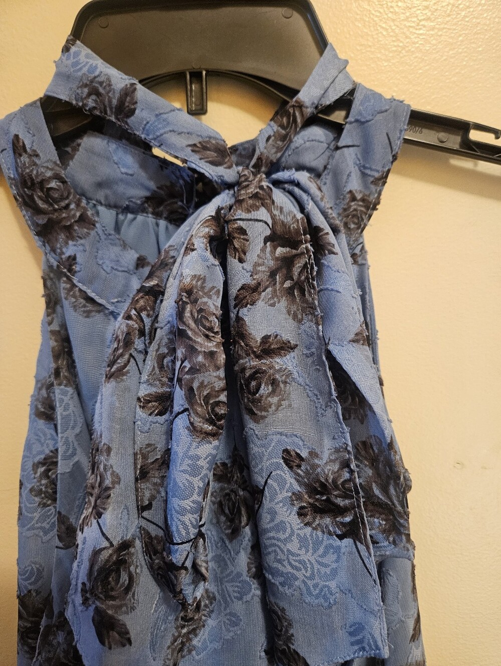 Torrid Size 1 Blue Floral Tie Neck Sleeveless Blouse | 14/16 | Romantic Feminine - Picture 8 of 15